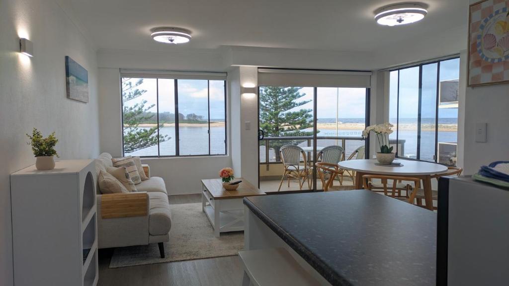 Posezení v ubytování Marine Parade - Ocean Views - Unit 6
