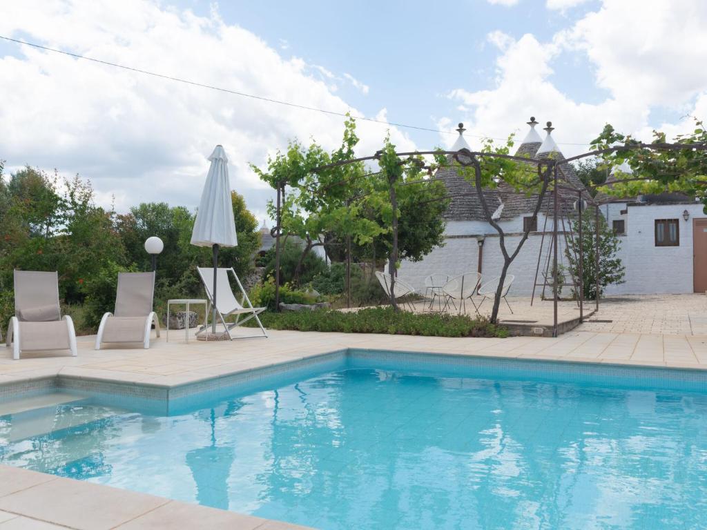The swimming pool at or close to Historic Trulli Azzalema in Cisternino