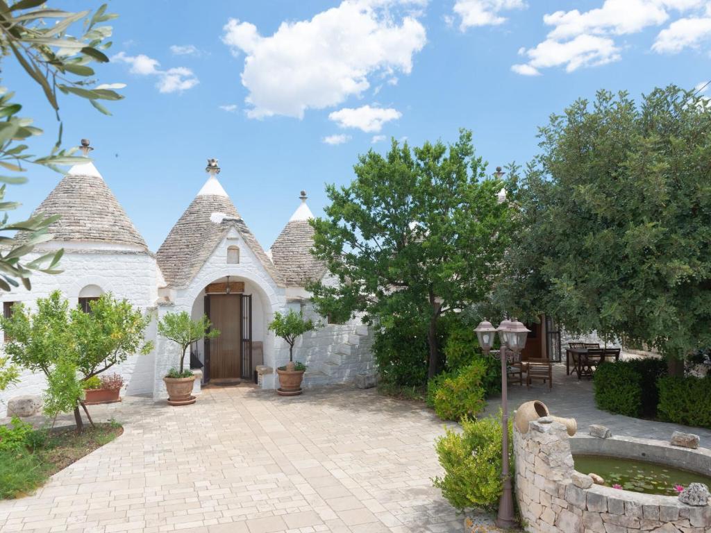 A garden outside Historic Trulli Azzalema in Cisternino