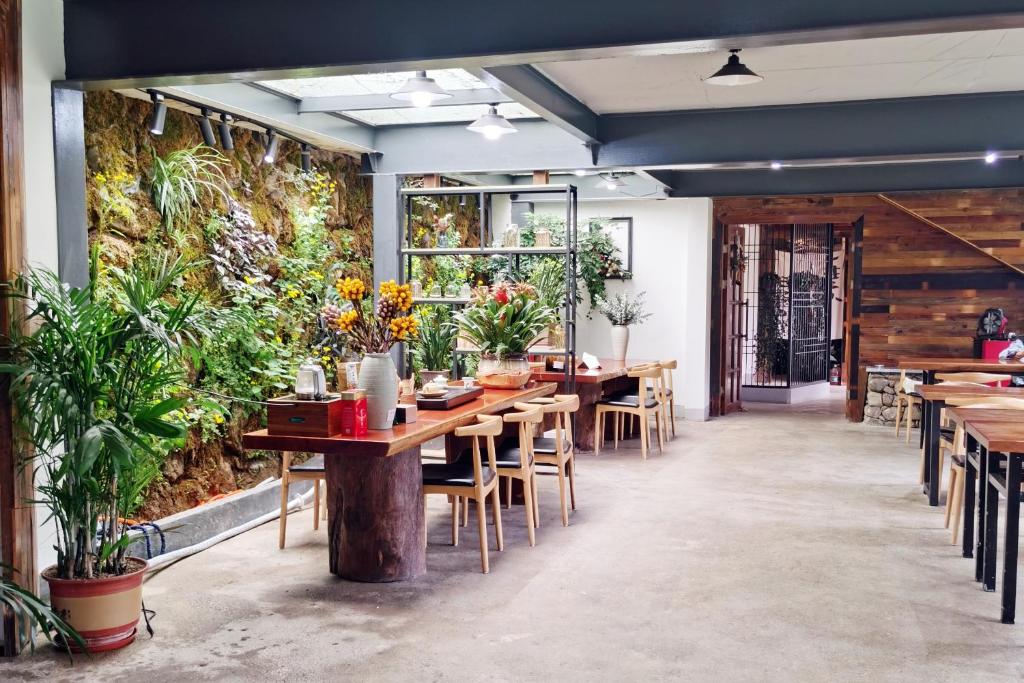 安吉牧云山谷-中式花园民宿餐厅或其他用餐的地方
