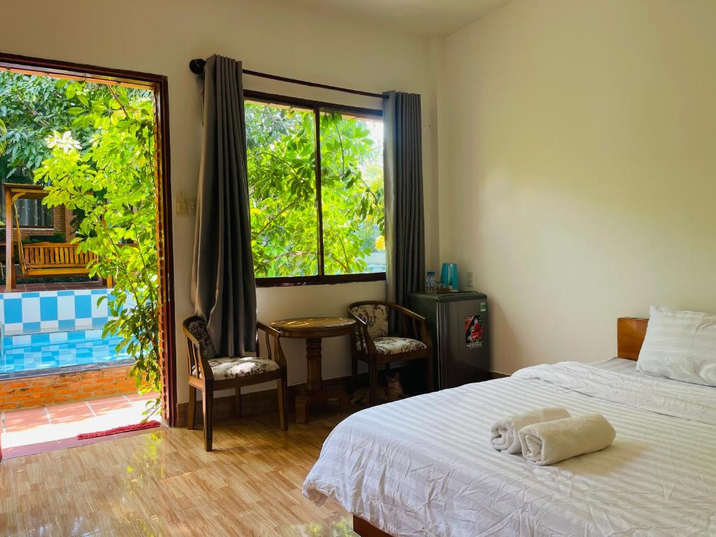 Giường trong phòng chung tại Mui Ne Garden Hotel and Kite School