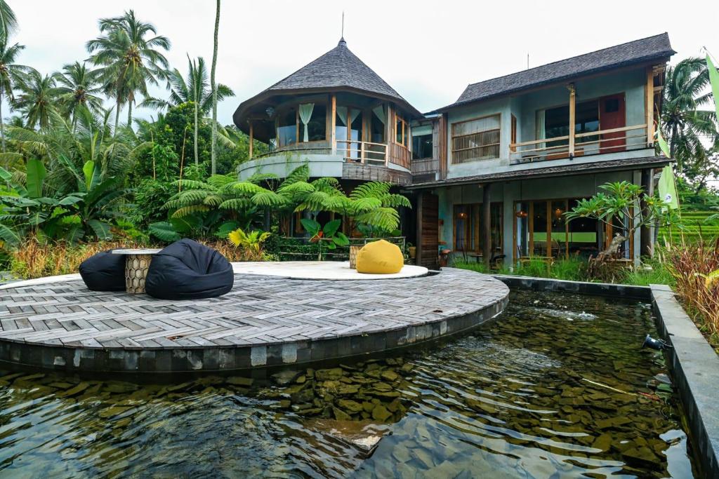 Κήπος έξω από το OMantra Home Bali