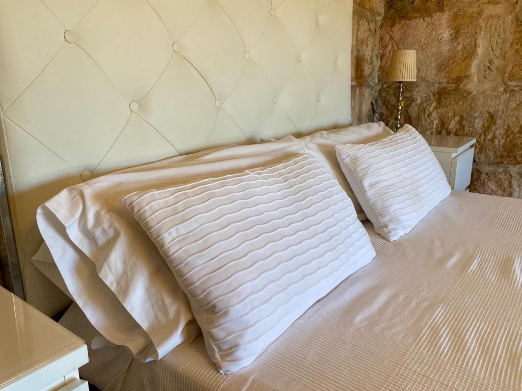 Postel nebo postele na pokoji v ubytování Can Susacasa Finca en Mallorca con piscina privada