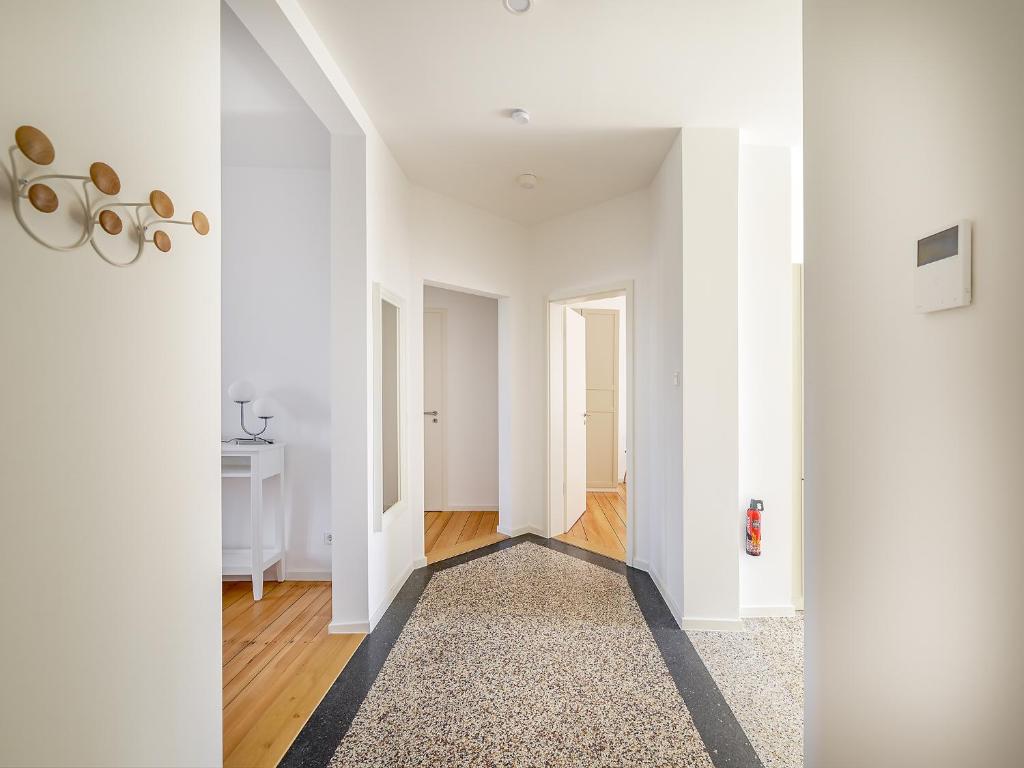 FLAIR Homes - Design Apartments with Smart-TV, Self Check-in & Free Parking - 14