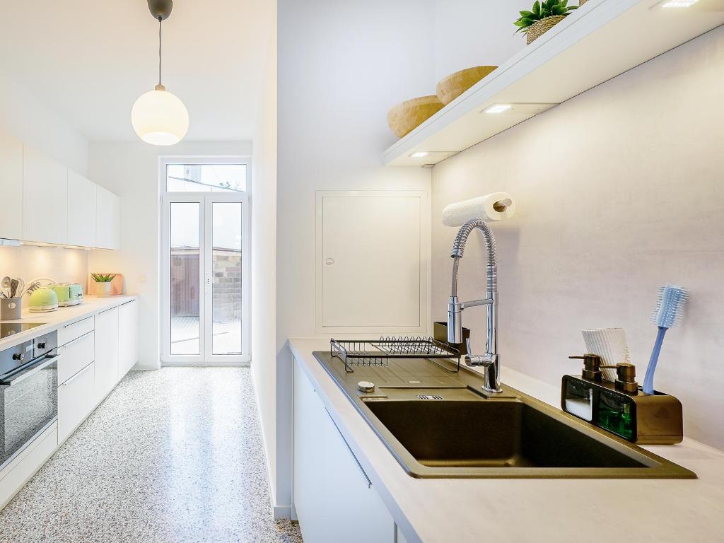 FLAIR Homes - Design Apartments with Smart-TV, Self Check-in & Free Parking - 8