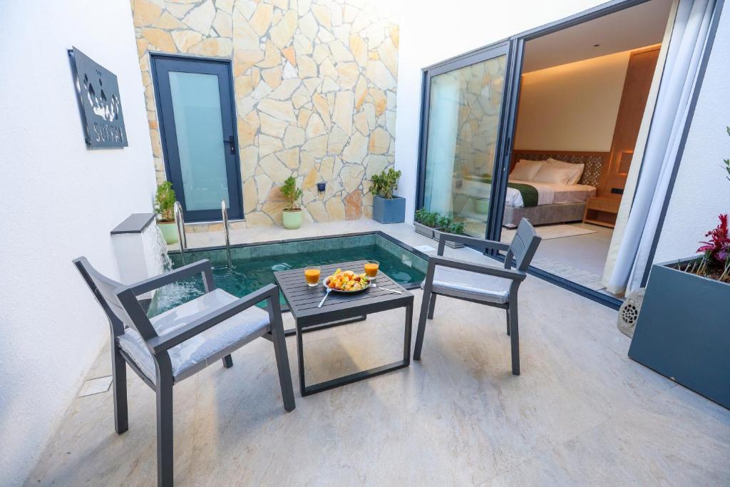 Posezení v ubytování Suffah Chalet شاليه صفة