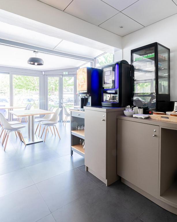 Hôtel Lapeyronie - Resim 28