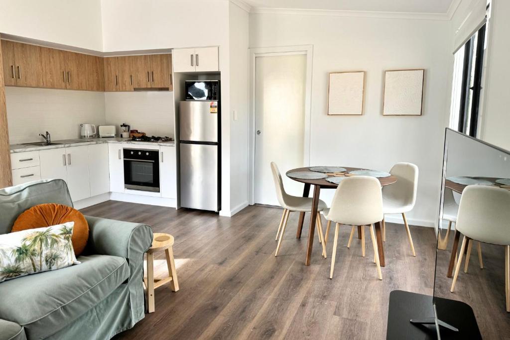 Køkken eller tekøkken på Cabin Retreat 1 Bedroom, 1 Bathroom