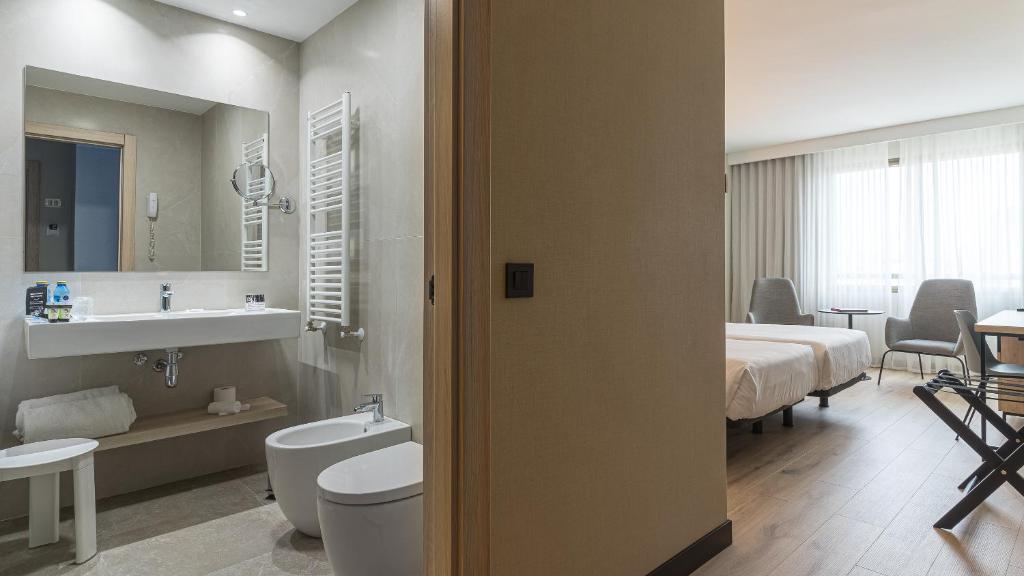 Koupelna v ubytování Hotel Blanca de Navarra