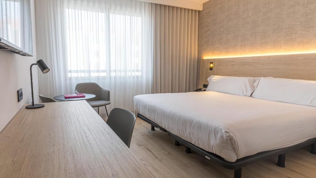 Postel nebo postele na pokoji v ubytování Hotel Blanca de Navarra