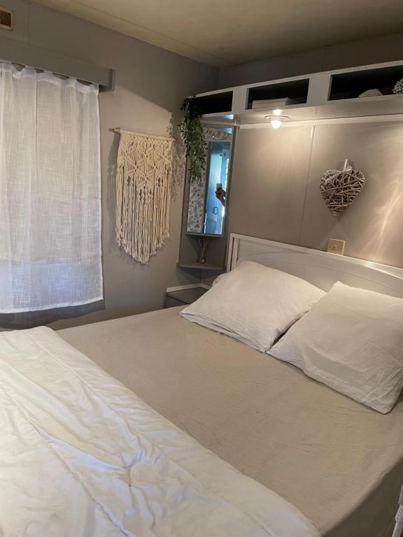 Posteľ alebo postele v izbe v ubytovaní Camping Oasis village
