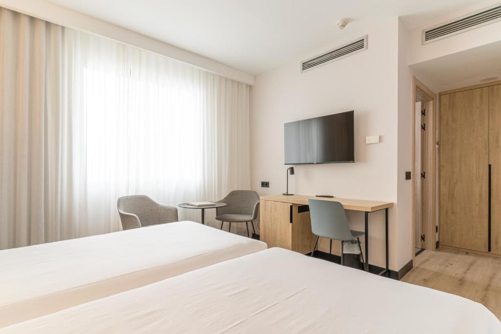 TV a/nebo společenská místnost v ubytování Hotel Blanca de Navarra