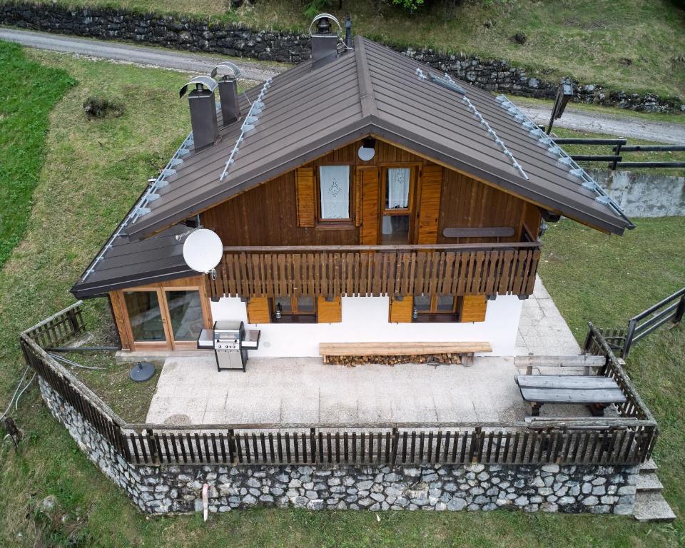 Budova, kde se chata nachází