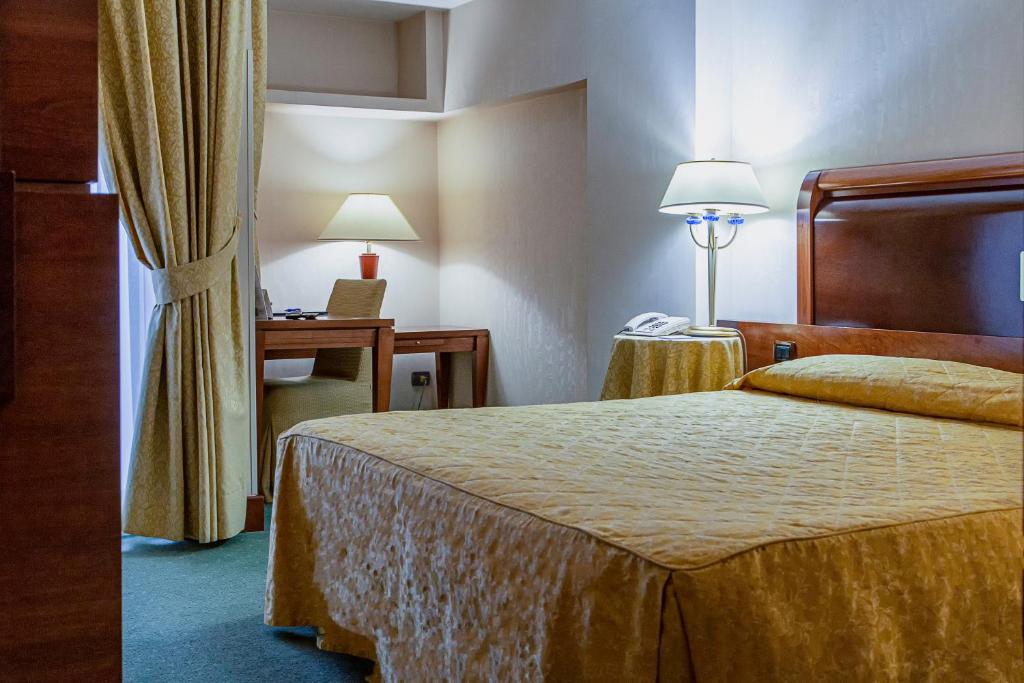 Postel nebo postele na pokoji v ubytování Hotel Pineta Palace