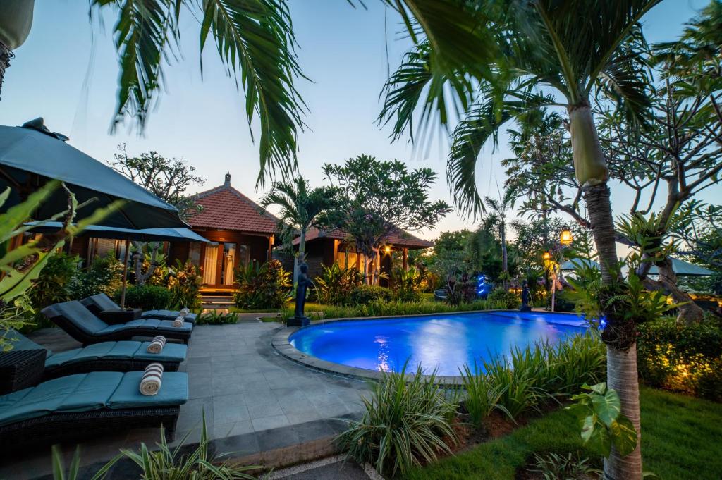 Bazén v ubytování D'Puncak Villas Lembongan nebo v jeho okolí
