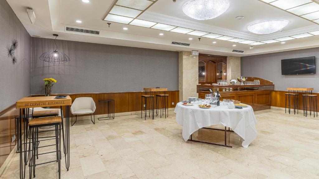 TV a/nebo společenská místnost v ubytování Hotel Blanca de Navarra