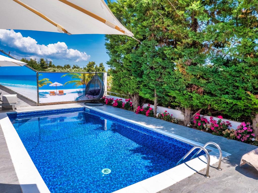 Πισίνα στο ή κοντά στο Deluxe Sani Relax Villa