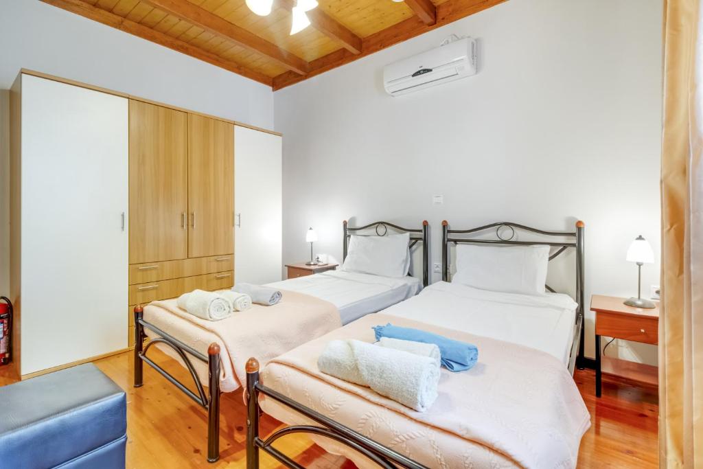 Postel nebo postele na pokoji v ubytování Villa Jimmy's Katomeri 3