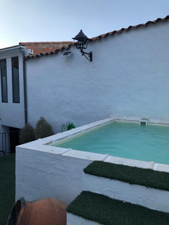 Bazén v ubytování Casa Rural La Viña nebo v jeho okolí