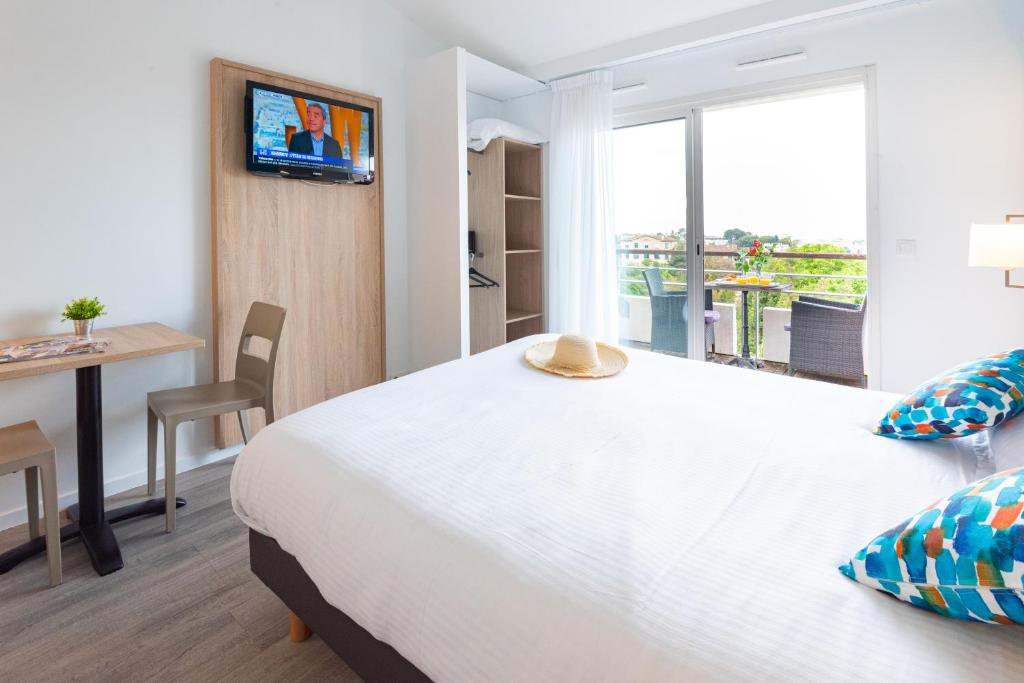 Zenitude Hôtel-Résidences Le Cannet - Studio Avec Vue De La Piscine