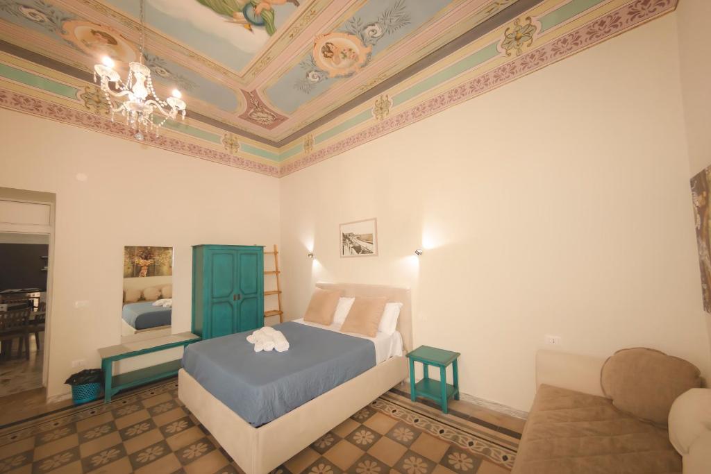 A bed or beds in a room at Sotto il Castello B&B
