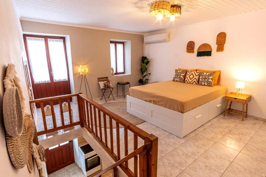 Ένα ή περισσότερα κρεβάτια σε δωμάτιο στο Samora guest house