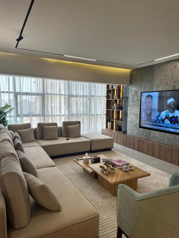 TV a/nebo společenská místnost v ubytování شقة فاخرة وانيقة في القاهرة