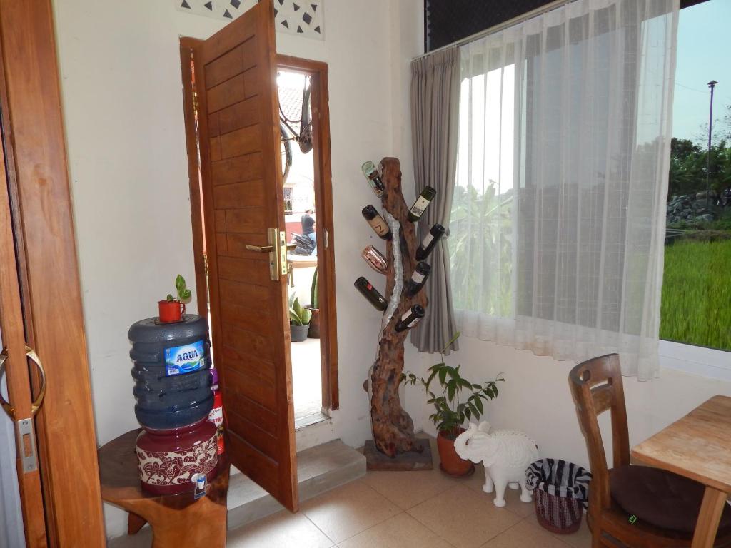 TV a/nebo společenská místnost v ubytování Alamanda Family Villas, Pool & Local Tours