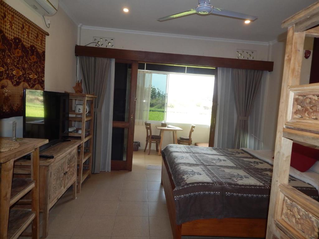 Postel nebo postele na pokoji v ubytování Alamanda Family Villas, Pool & Local Tours