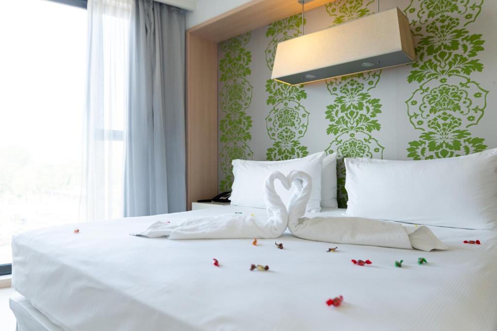 Postel nebo postele na pokoji v ubytování DoubleTree by Hilton Girona
