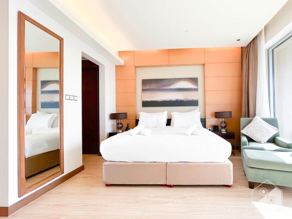 Address Dubai mall Balcony Burj view - One-Bedroom Apartment