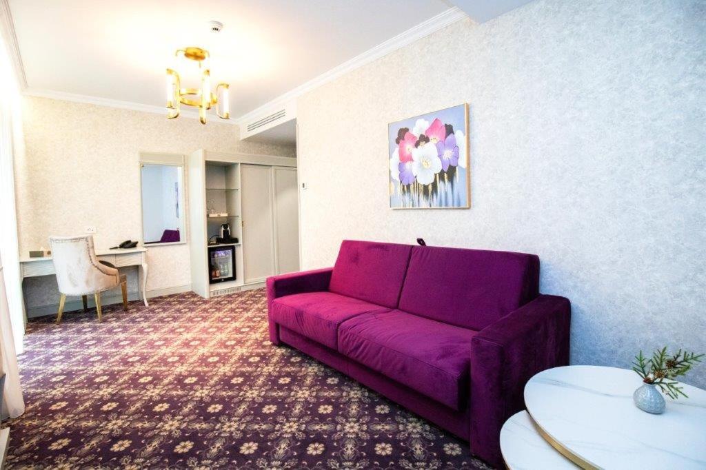 Posezení v ubytování Hotel Foisorul cu Flori