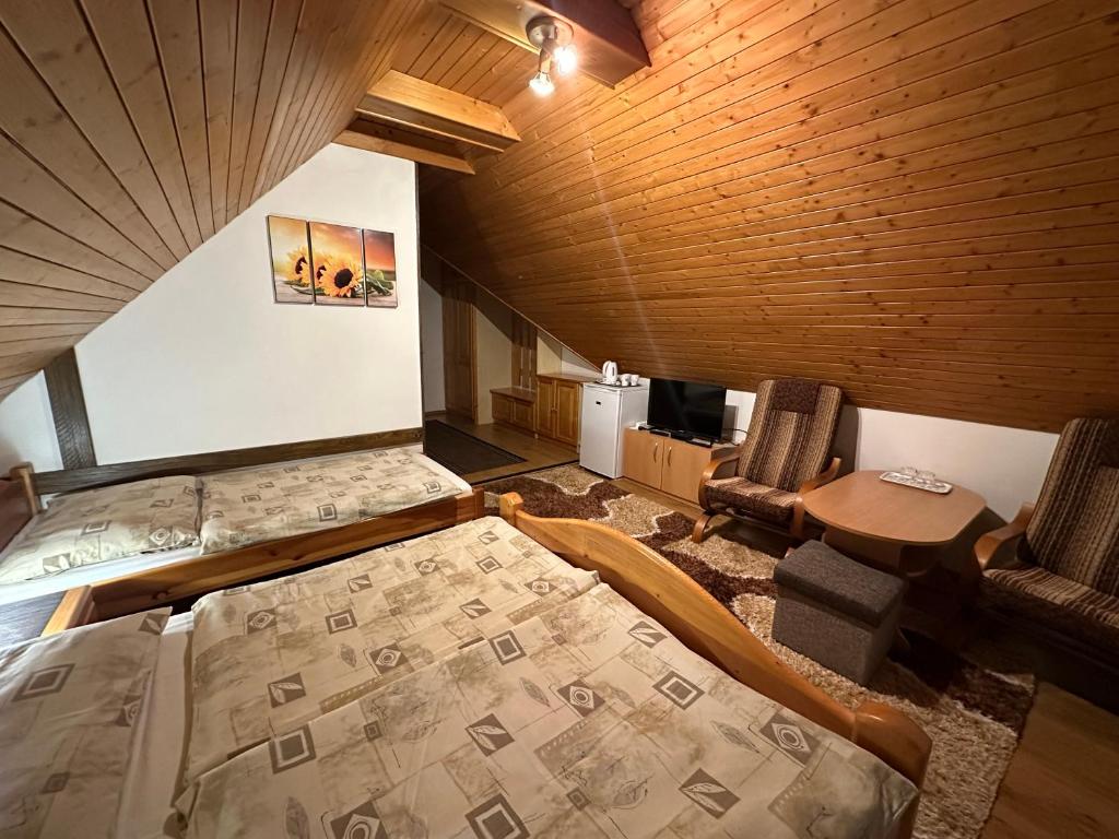 Postel nebo postele na pokoji v ubytování Penzion Farkys