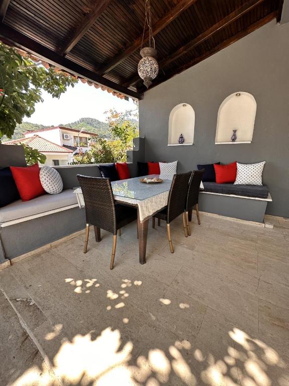 Posezení v ubytování VİLLA MARMARİS