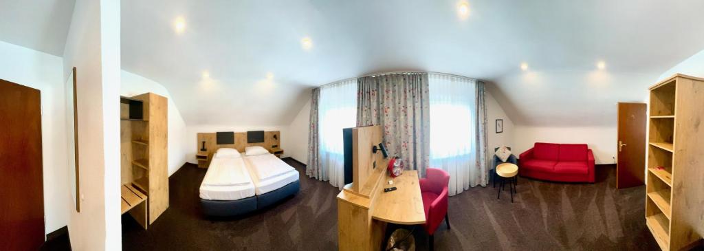 Postel nebo postele na pokoji v ubytování Hotel Dreieich