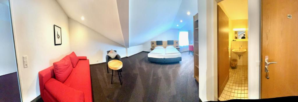 Postel nebo postele na pokoji v ubytování Hotel Dreieich