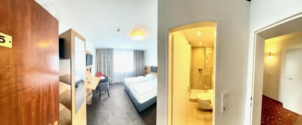 Postel nebo postele na pokoji v ubytování Hotel Dreieich