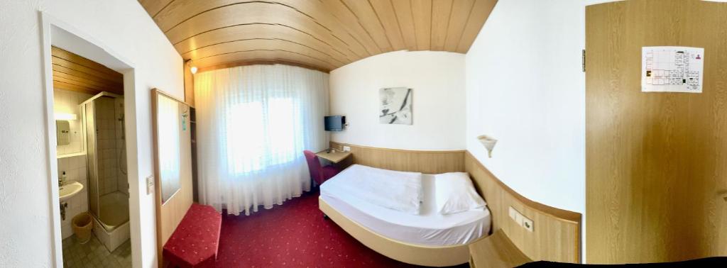 Postel nebo postele na pokoji v ubytování Hotel Dreieich