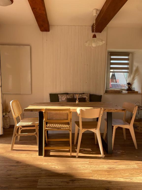 Fotografie z fotogalerie ubytování Pine & Oak Holiday Home v destinaci Fužine