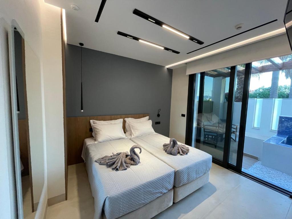 Postel nebo postele na pokoji v ubytování Poseidon Beach Hotel