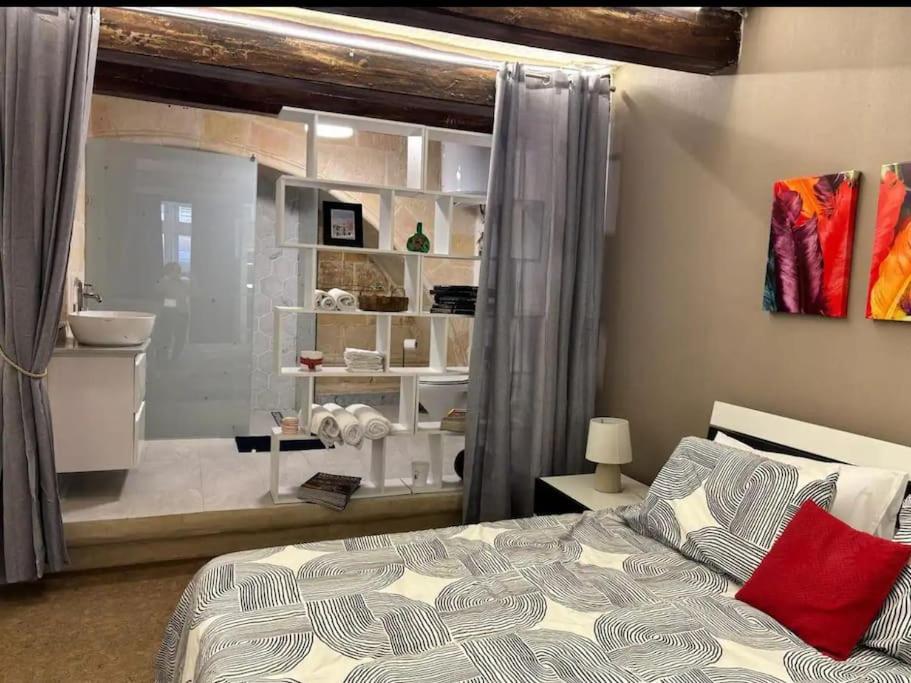 Postel nebo postele na pokoji v ubytování Vincenti's Nest in Valletta