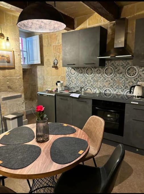 Kuchyň nebo kuchyňský kout v ubytování Vincenti's Nest in Valletta