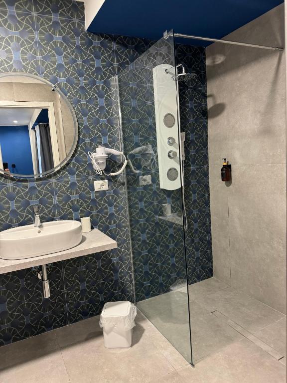 Black Room & Breakfast - 7