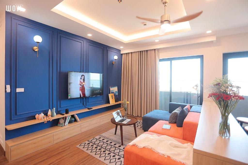 TV a/nebo společenská místnost v ubytování Tony Apartment -FLC Sea Tower Quy Nhon
