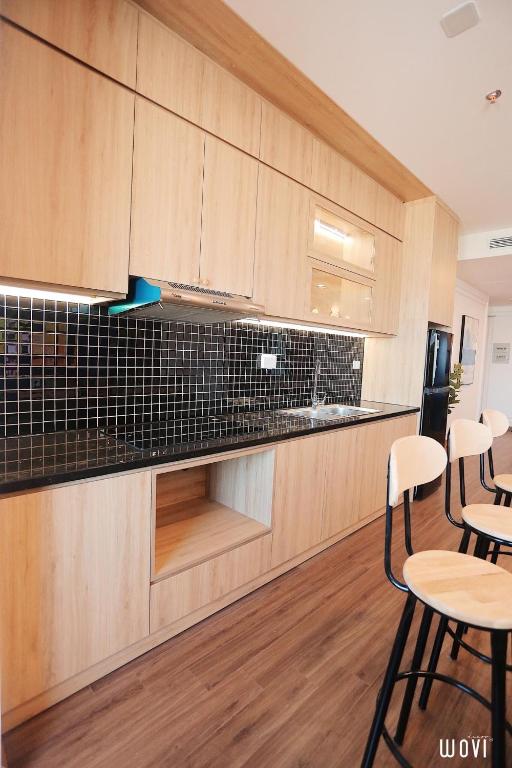 Kuchyň nebo kuchyňský kout v ubytování Tony Apartment -FLC Sea Tower Quy Nhon