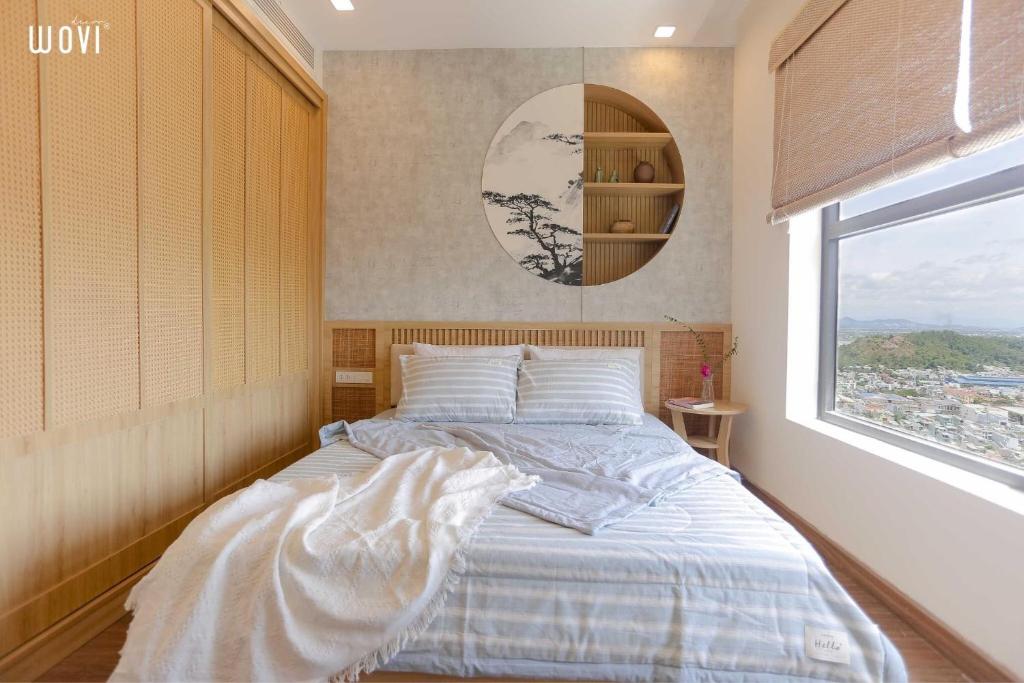 Postel nebo postele na pokoji v ubytování Tony Apartment -FLC Sea Tower Quy Nhon