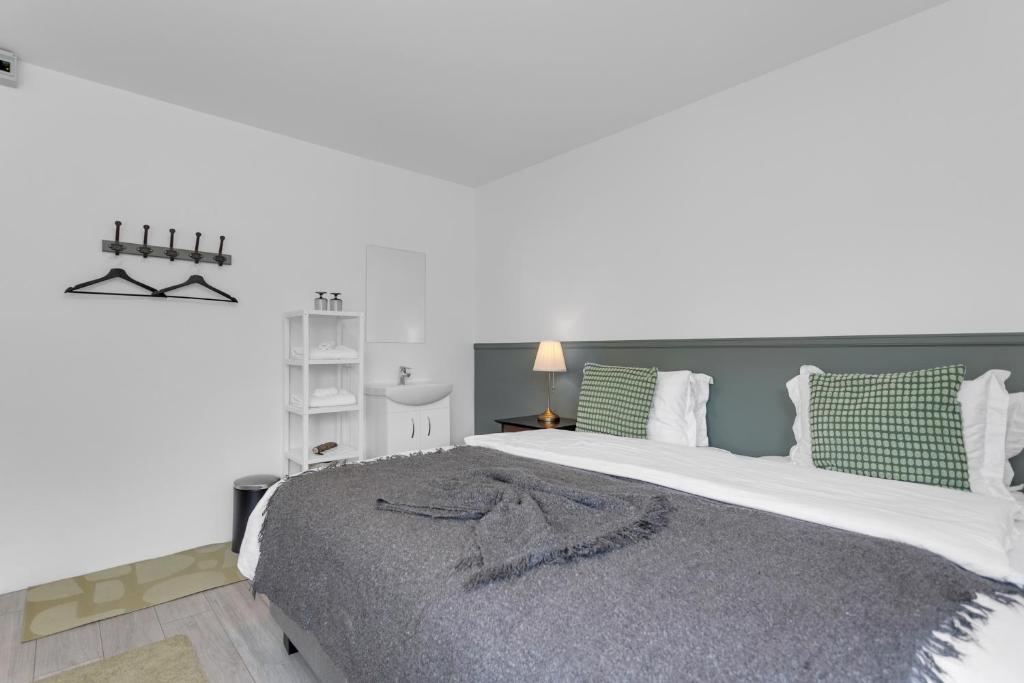 Postel nebo postele na pokoji v ubytování Flóki by Guesthouse Reykjavík