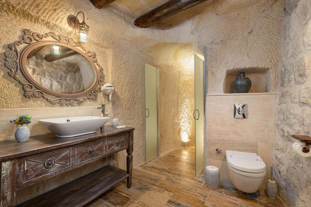 Elysion Cave Suites - Deluxe King Room