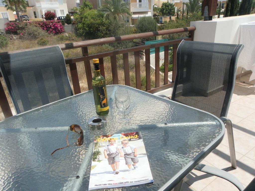 Large one bedroom apartment, Vanessa complex, Peyia, Peyia (updated
