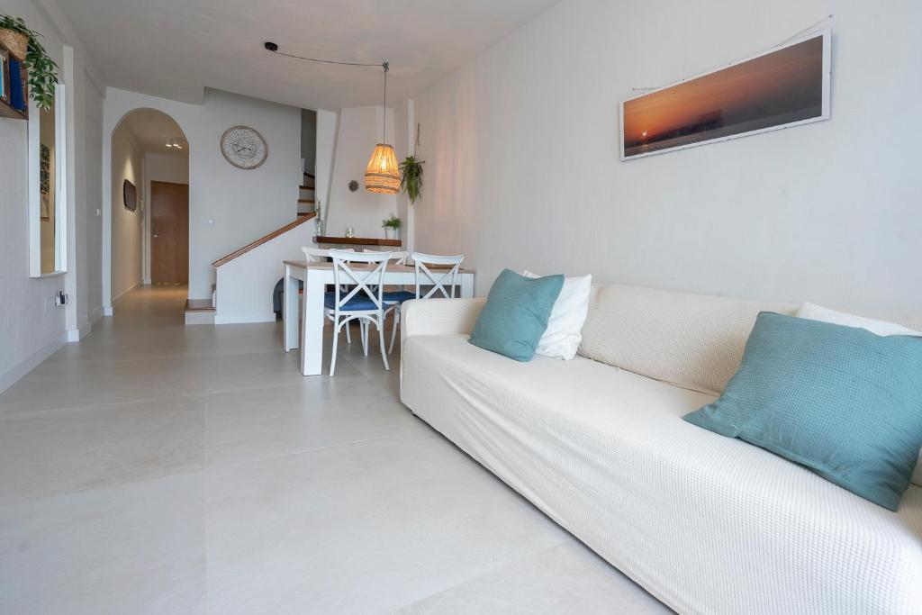Fotografia z galérie ubytovania Pueblo Acantilado sea view v destinácii El Campello